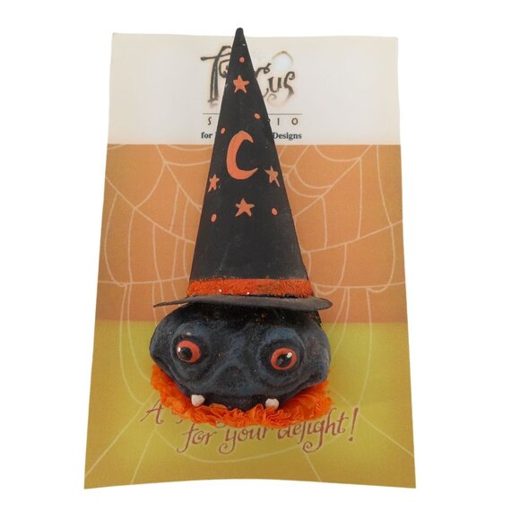 Rucus Studio Bethany Lowe Designs Halloween Witch Hat Toad Ruffle Pin Brooch NEW - Picture 1 of 7